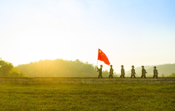图片来源：云南出入境边防检查总站 图为畹町边检站执勤队女子执勤组民警在边境乙酰胺巡逻 图片来源：云南出入境边防检查总站